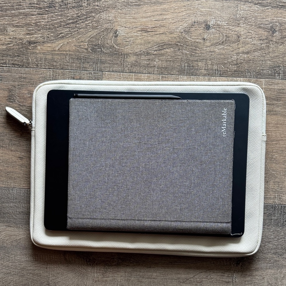 Tumi | Cream Leather Laptop Sleeve - Picture 10 of 10